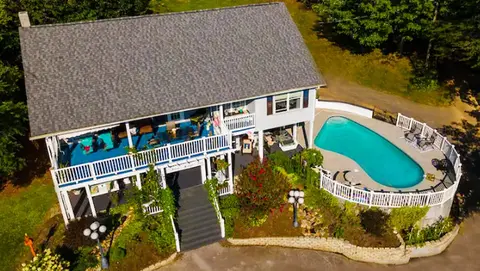 Seven Swings Inn 2 Bedroom Home by Redawning
