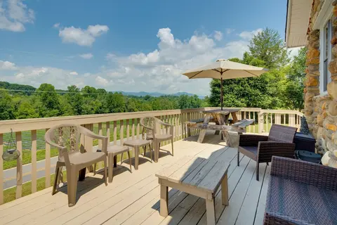 Hike + Explore: Mountain-view Escape in Candler