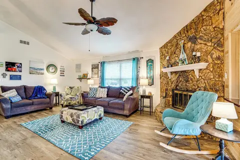 Waterfront Lake Tawakoni Home w/ Yard & Fire Pit
