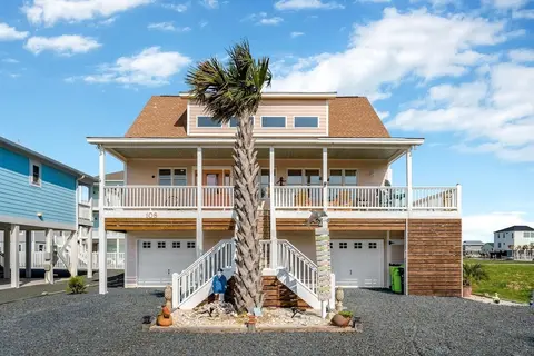 Splish Splash 4 Bedroom Home by RedAwning