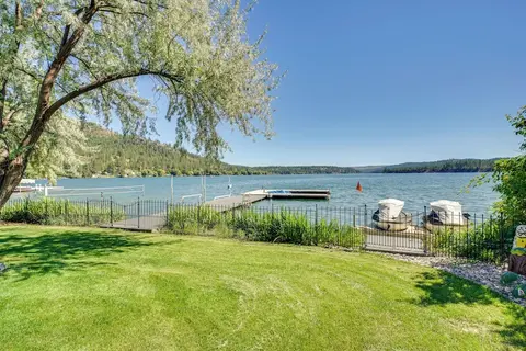 Waterfront Deck w/ Fire Pit: Lake Spokane Gem!