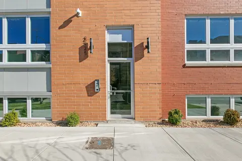 Upscale 3BR Apt with Parking in Ashland