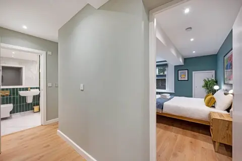 Host Apartments Catharine Quarters IV