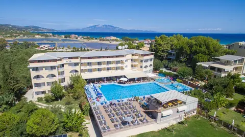 Koukounaria Hotel & Suites