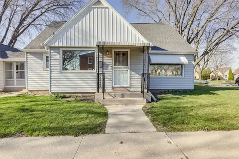 Milwaukee Vacation Rental ~ 7 Mi to Lake Michigan