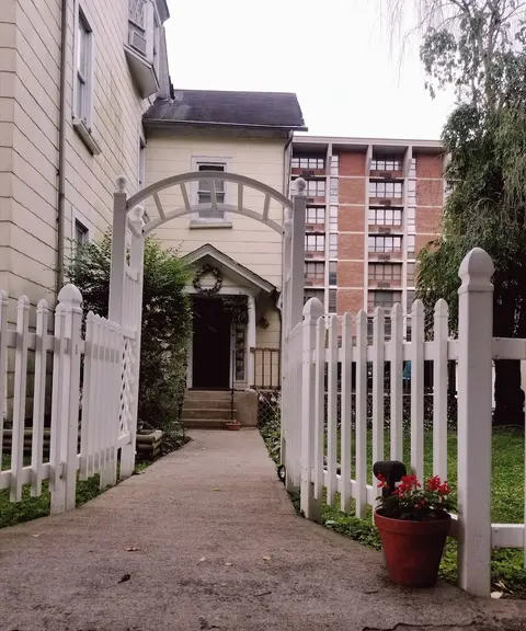 Hatfield McCoy House Inn