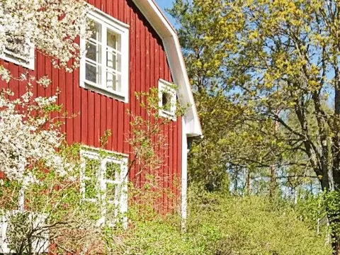5 Person Holiday Home in Gamleby-by Traum