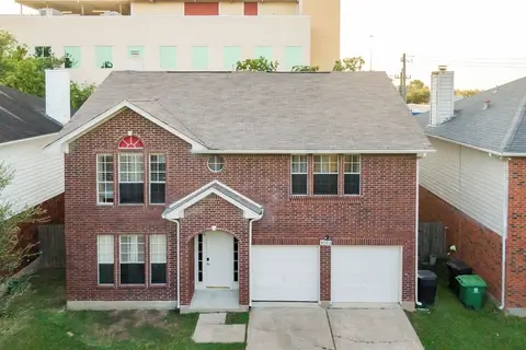 Pet-friendly 3BR Near First Colony Mall