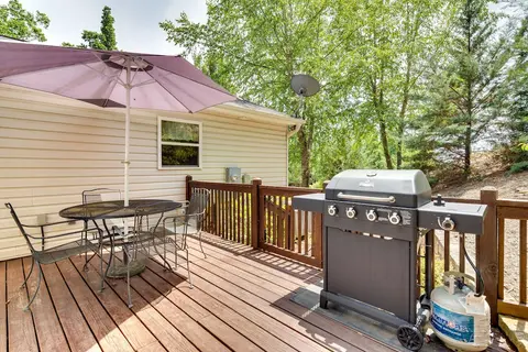 Blue Ridge Mountain Home w/ Sunroom: Pets Welcome