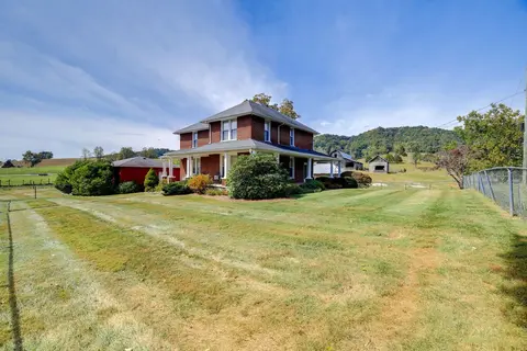 3 Mi to South Holston Lake: Home w/ Mtn Views