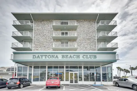 Updated Daytona Beach Oceanfront Studio!