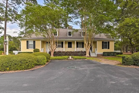 Cottage w/ Deck & Pool Access ~ 6 Mi to Beach