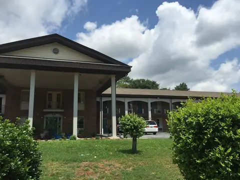 Scottish Inn & Suites