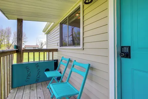 Cozy Waterfront Home on the Bay of Green Bay!