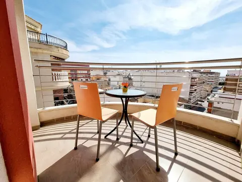 Apt Near Center & Port