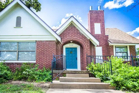 Newly Updated Cozy 1927 Uptown Tudor 4 min to Magnolia