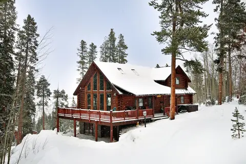 Elk Trail House by RedAwning