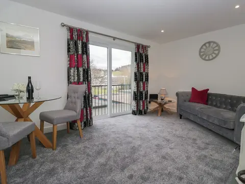 Yewdale View Apartment