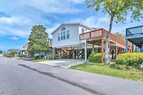 Surfside Beach Home w/ Resort Perks: Walk to Beach