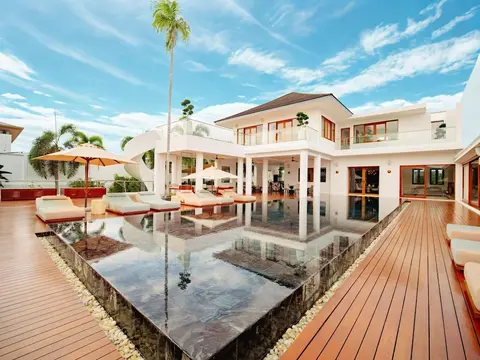 Luxurious 5bedroom White Estate Villa Private Lake