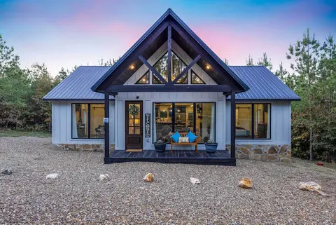 'painted Sky' Modern Broken Bow Cabin w/ Hot Tub!
