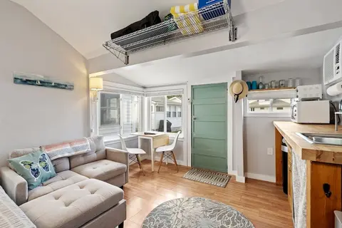 Just Beachy Charming Studio!