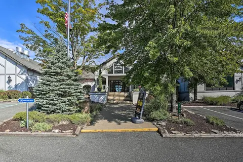 Hot Tub & Pool Access: Year-round Pocono Retreat!