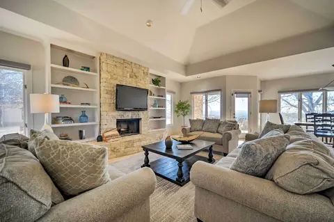 Lovely Spicewood Cottage w/ Patio & Grill!