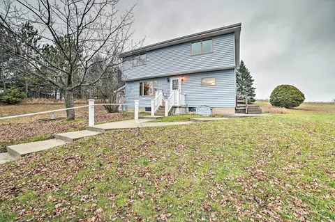 Petoskey Home ~ 5 Mi to Downtown & Bayfront Park!