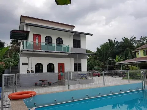 Mri Homestay Sg Buloh - 3 Br House on First Floor With Centralised Pool
