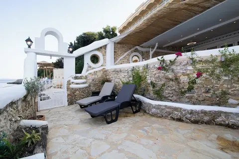 Pontikonisi Hotel