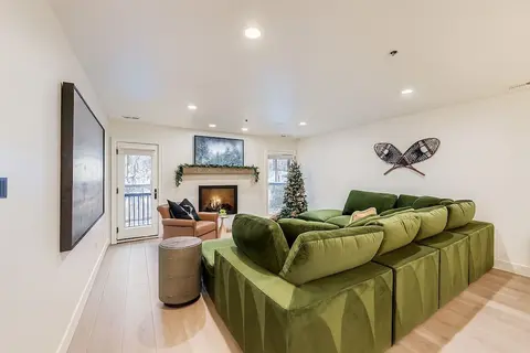 Woodside Avenue Retreat 1375 2 Bedroom Condo