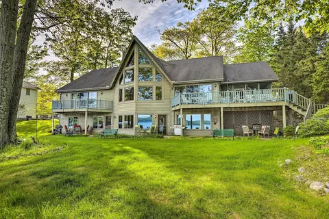 Waterfront Glenn Lake Condo: Gas Grill & Views