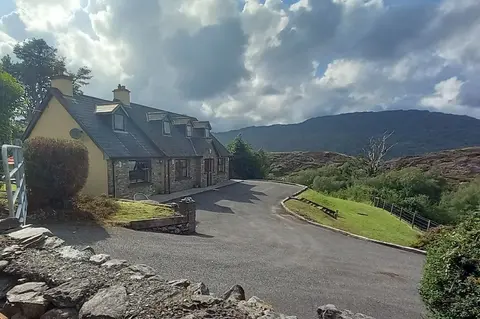Cuckoo Tree House, Glengarriff, Beara Peninsula