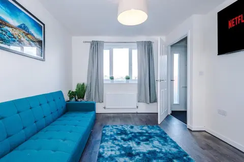 Stunning 2-bed House in Manchester With Canal View
