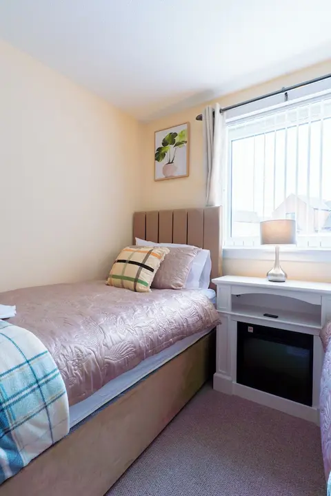 Lovely & Bright 2-Bed Apartment