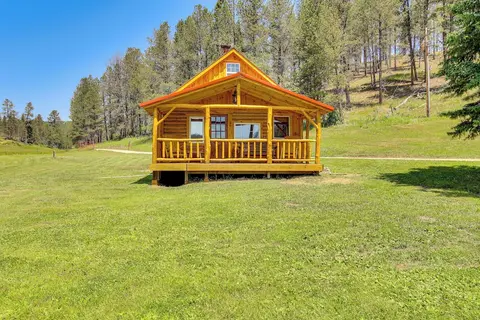 Remote Custer Cabin w/ Fire Pit & Near State Park!