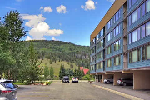 Timeless Classic Ski Condo - SH404 by RedAwning