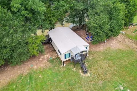 Riverfront Broken Bow Cabin w/ Private Hot Tub!