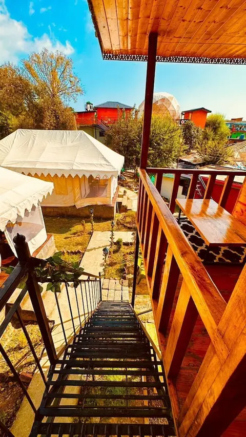 Hollywood Camps and Restaurant Bir