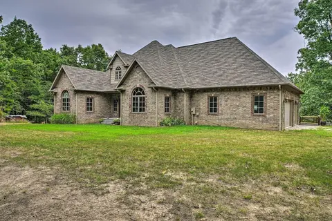 Beaver Lake Retreat w/ Lake Access & Fire Pit!