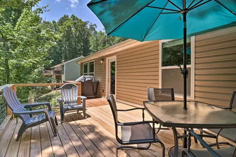Smoky Mountains Leicester Home w/ Deck!