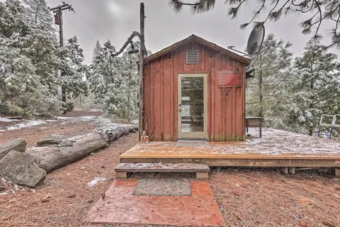 Creekside Cabin 8 Mi to Kings Canyon National Park