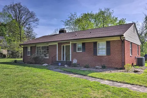 Dog-friendly Home: 1 Mi to Downtown Hendersonville
