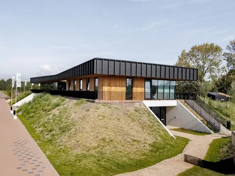Nice Lodge With a Roof Window on the Brielse Meer