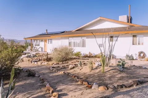 Pickle Ranch - Desert Paradise With Hot Tub, Fire Pit & Bbq 2 Bedroom Home by Redawning