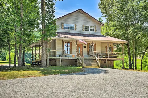 Guntersville Cabin Nestled in Kudzu Cove Resort