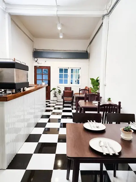 Noir Cafe And Hostel