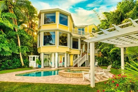Captiva Grace 5 Bedroom Home by RedAwning