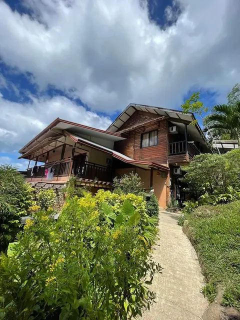 Novie's Tourist Inn